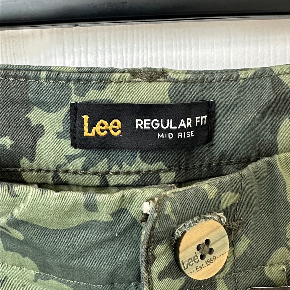 LEE women’s Olive Camouflage Flat Front Shorts. - Picture 5 of 14